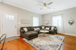 *Lux Modern Townhome * Downtown* King Beds * Duke*